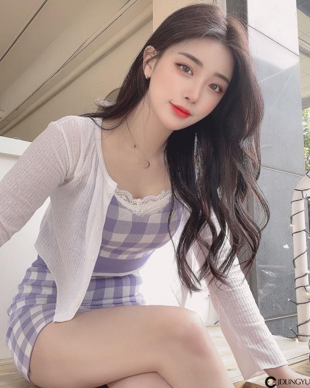 气质美女展现超迷人视角!甜美系高颜值让人恋爱