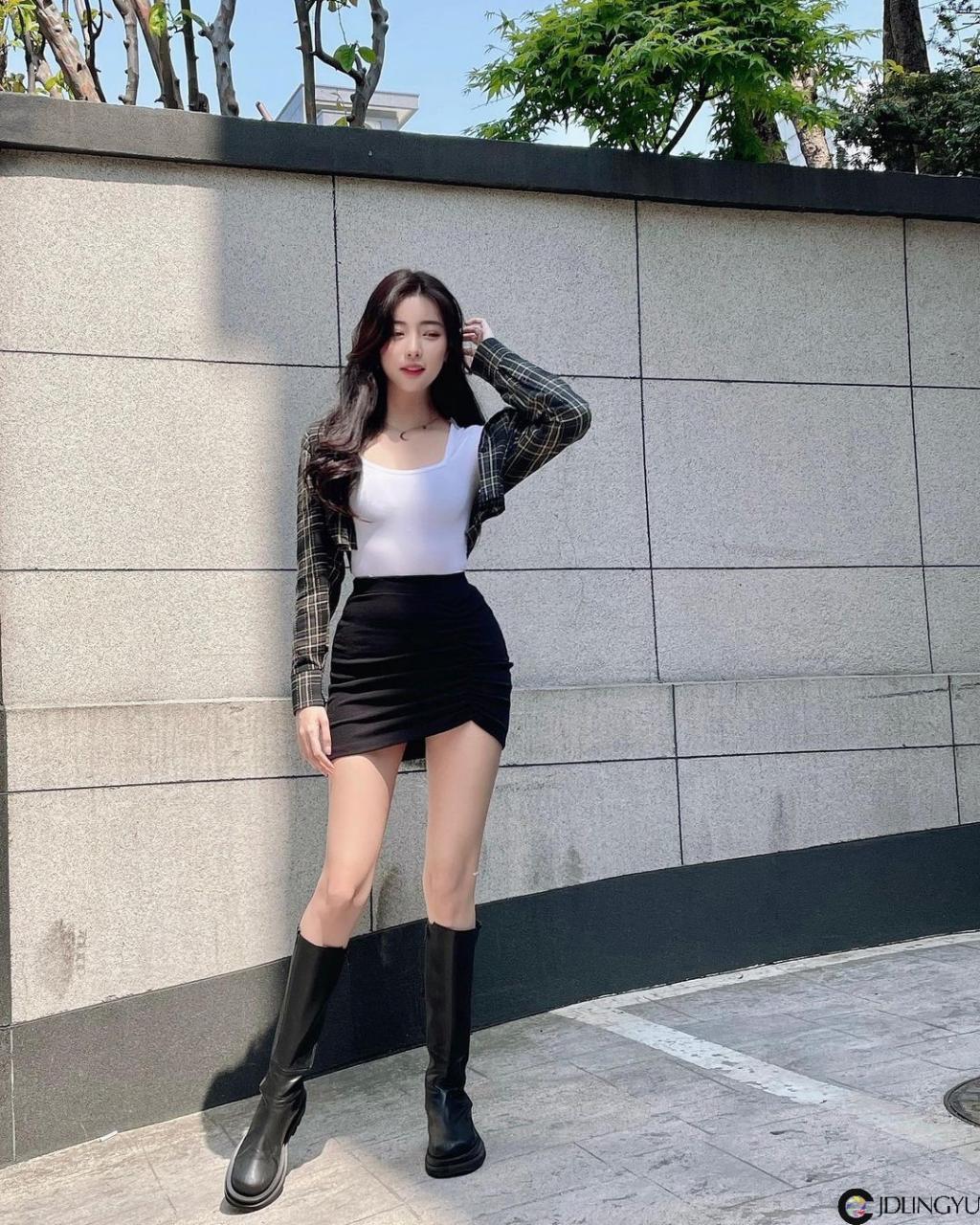 气质美女展现超迷人视角!甜美系高颜值让人恋爱