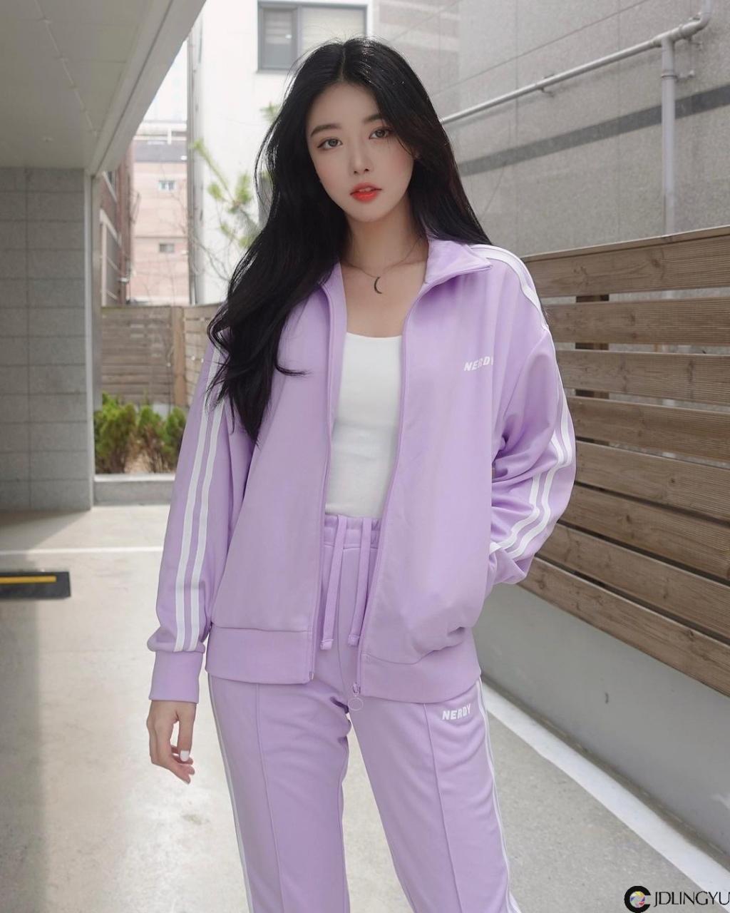 气质美女展现超迷人视角!甜美系高颜值让人恋爱