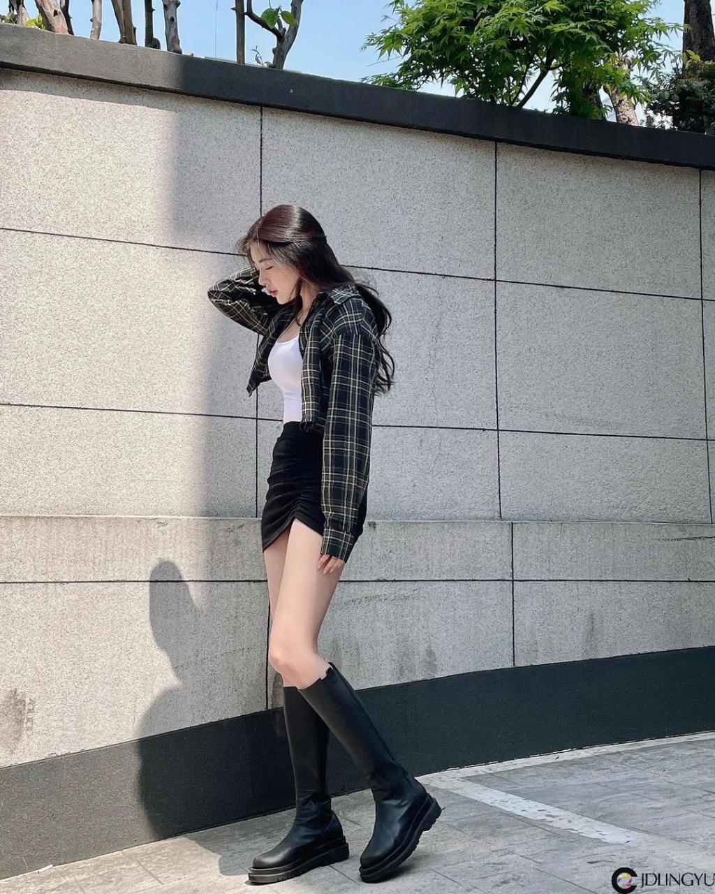 气质美女展现超迷人视角!甜美系高颜值让人恋爱
