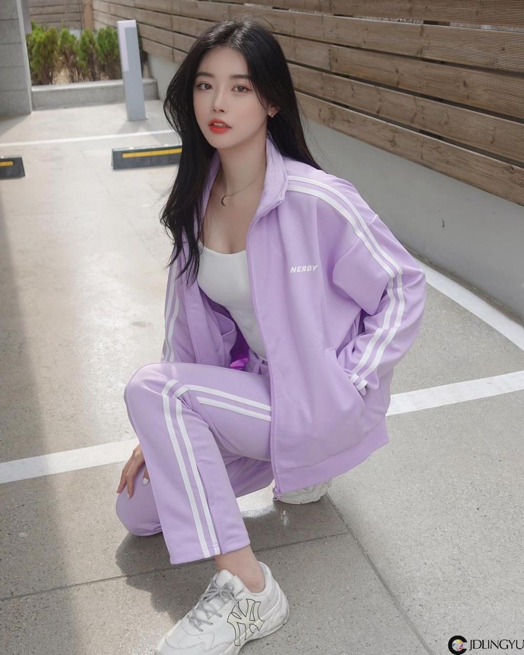 气质美女展现超迷人视角!甜美系高颜值让人恋爱