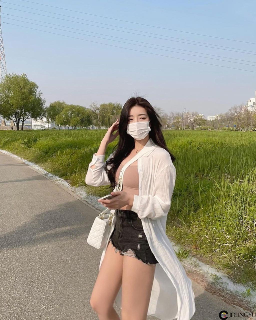 气质美女展现超迷人视角!甜美系高颜值让人恋爱