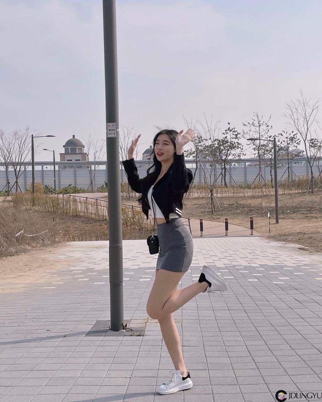 气质美女展现超迷人视角!甜美系高颜值让人恋爱