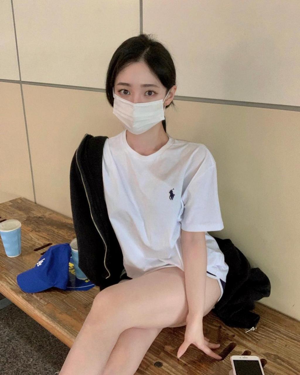 咖啡厅口罩小姐姐,甜美气质让人心动!高颜值散发满满魅力