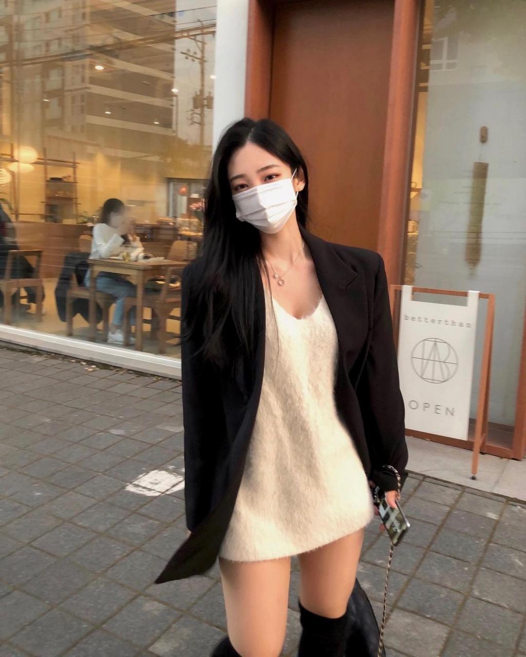 咖啡厅口罩小姐姐,甜美气质让人心动!高颜值散发满满魅力